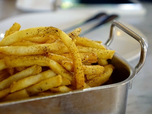 Vous avez une envie de frites ? Vous trouverez avec quelle friteuse les cuisiner dans cet article !