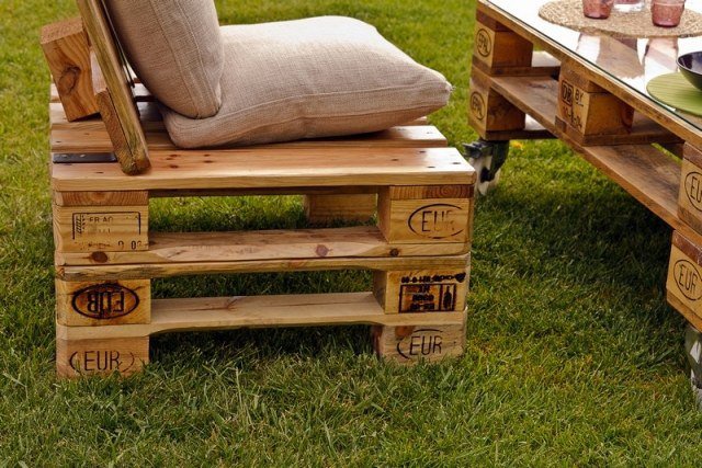chaise en palette bois extérieur