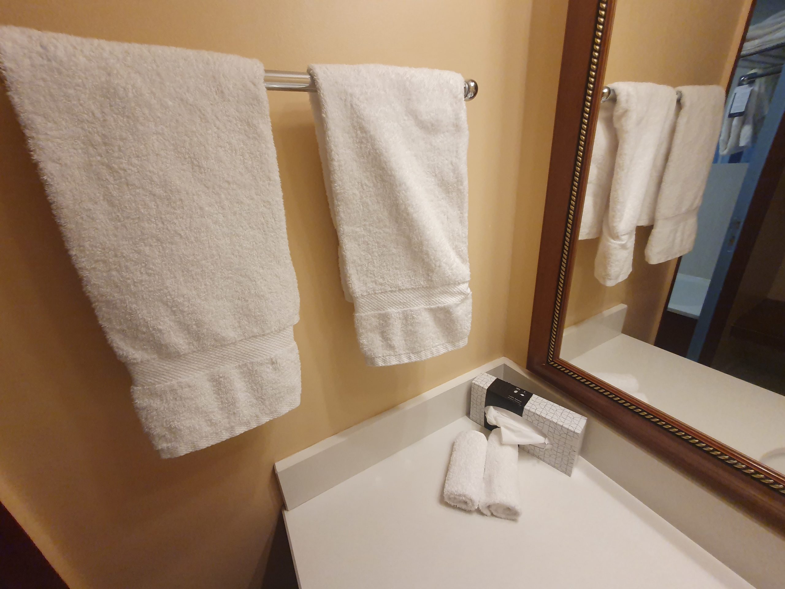 serviettes toilettes hôtel Newport Bay Club de Disney Paris