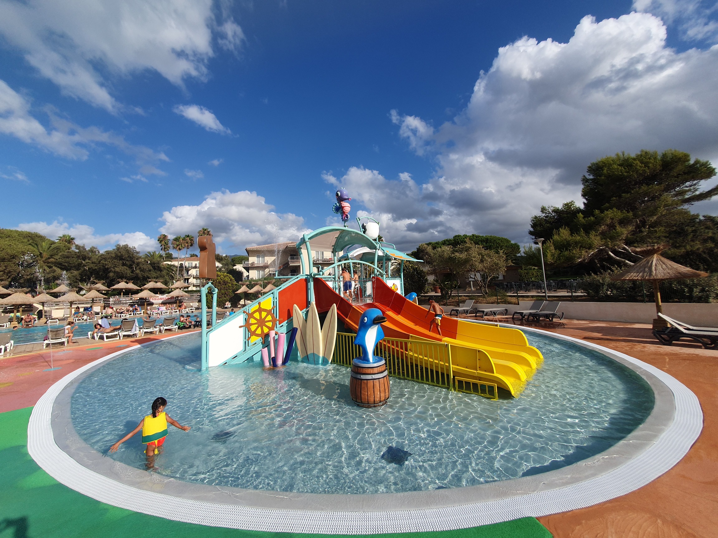 Les jeux aquatiques pour enfant de l'hôtel club Marina Viva de Porticcio.