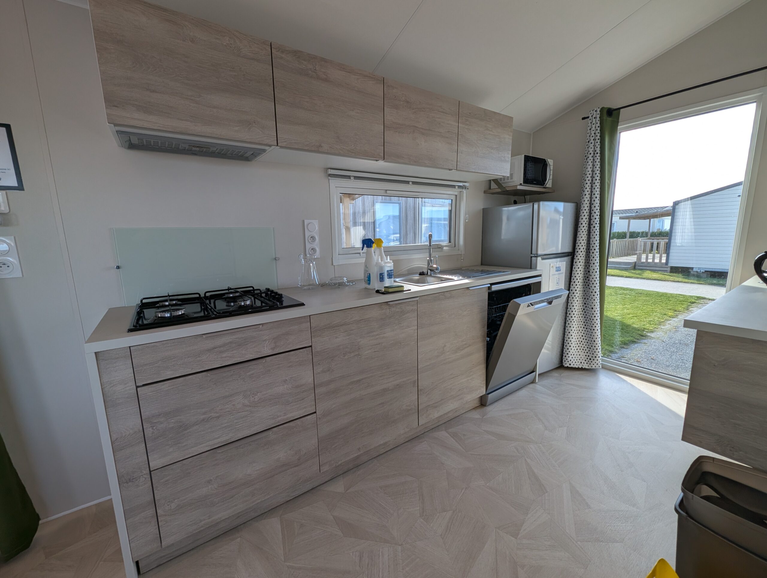 Cuisine aménagée mobil home camping omaha beach