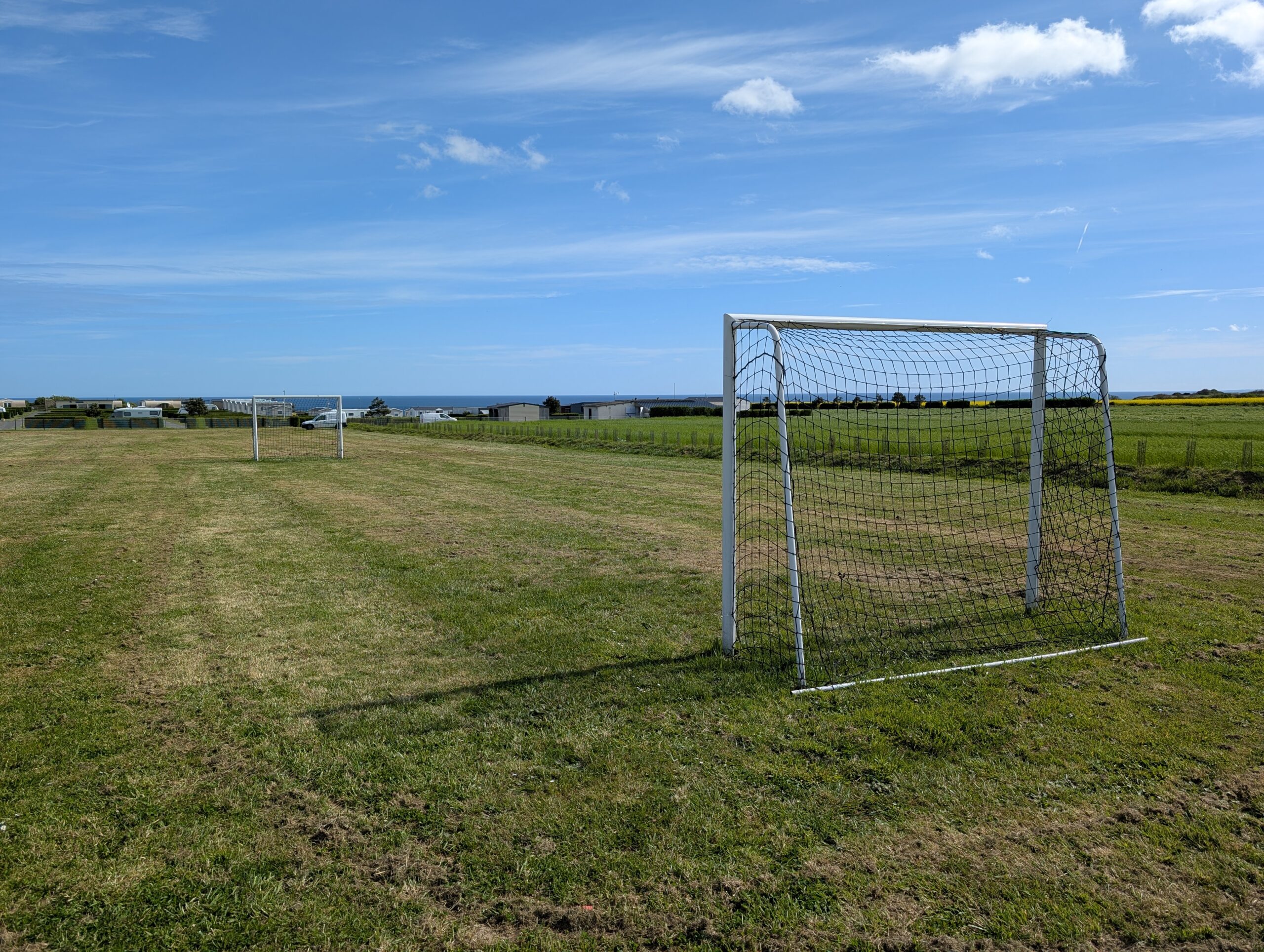 Le terrain de foot du camping Omaha Beach