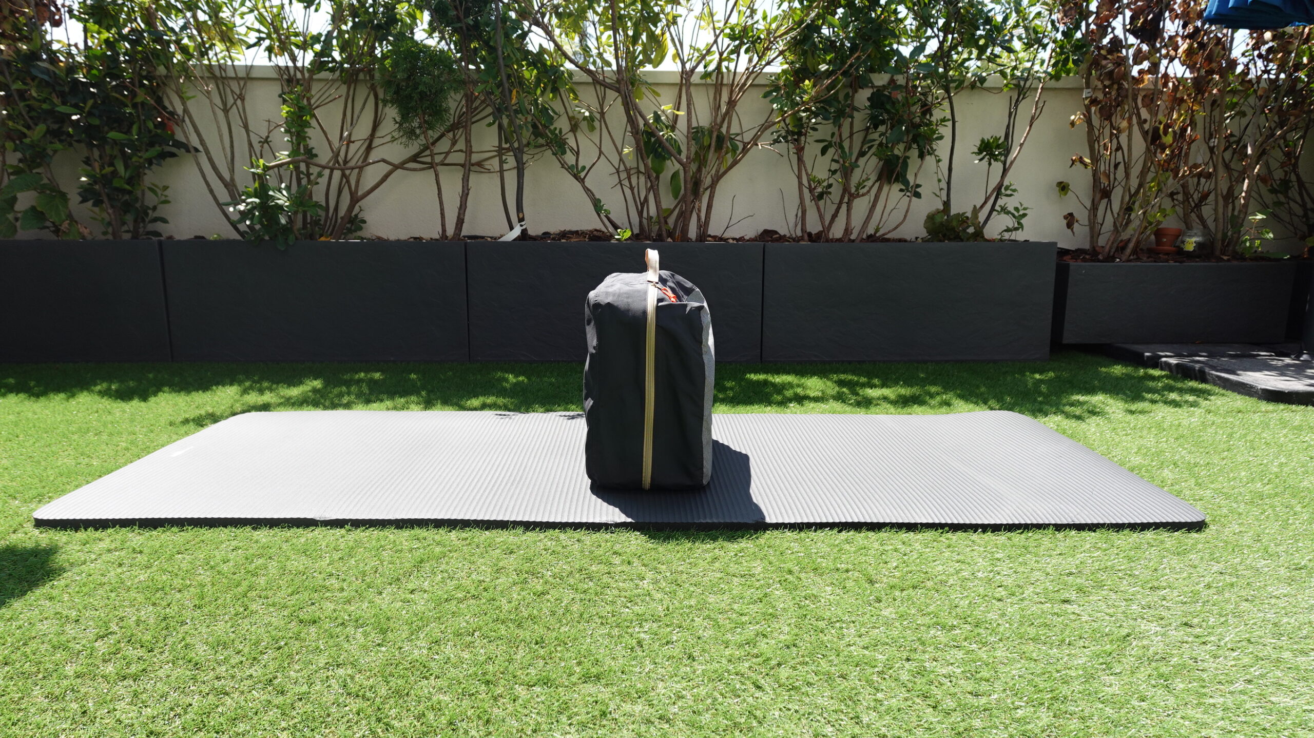 Matelas autogonflant Ultim Confort Quechua dans son sac