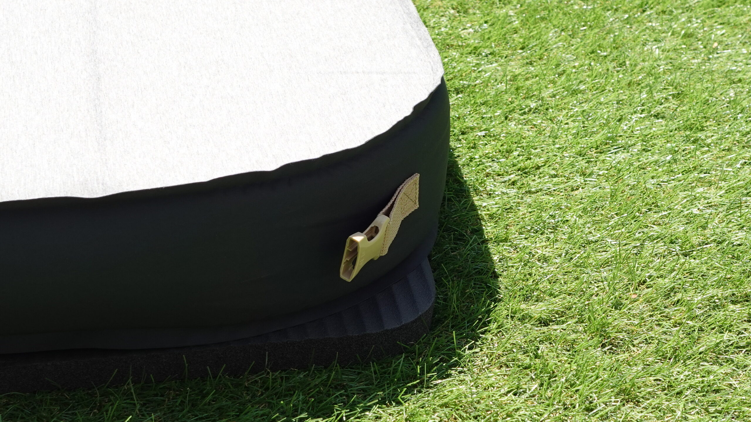 Attache matelas Ultim Confort Quechua.